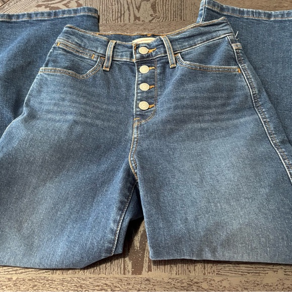 Stylish Blue size 2 Levis Jeans high waist wide crops NWOT! - Picture 1 of 6